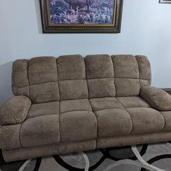 Recliner Chairs/Sofa