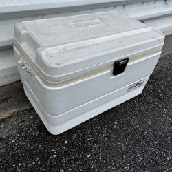 Igloo Marine Ultra White Beach Camping Boat Ice Chest Cooler! Works great!  25x15x15in 