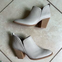 Jeffrey Campbell Rosalee ankle booties in ivory leather Size 8.5