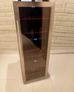 Hoover 72 Bottle wine fridge / cooler commercial or home/  multi zone