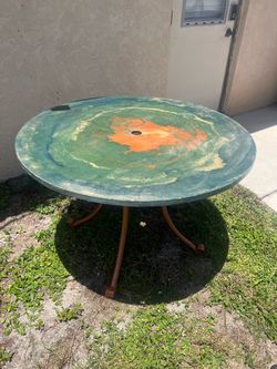 Outdoor round table