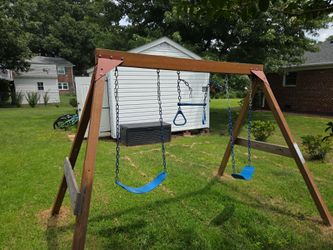 Kids swing