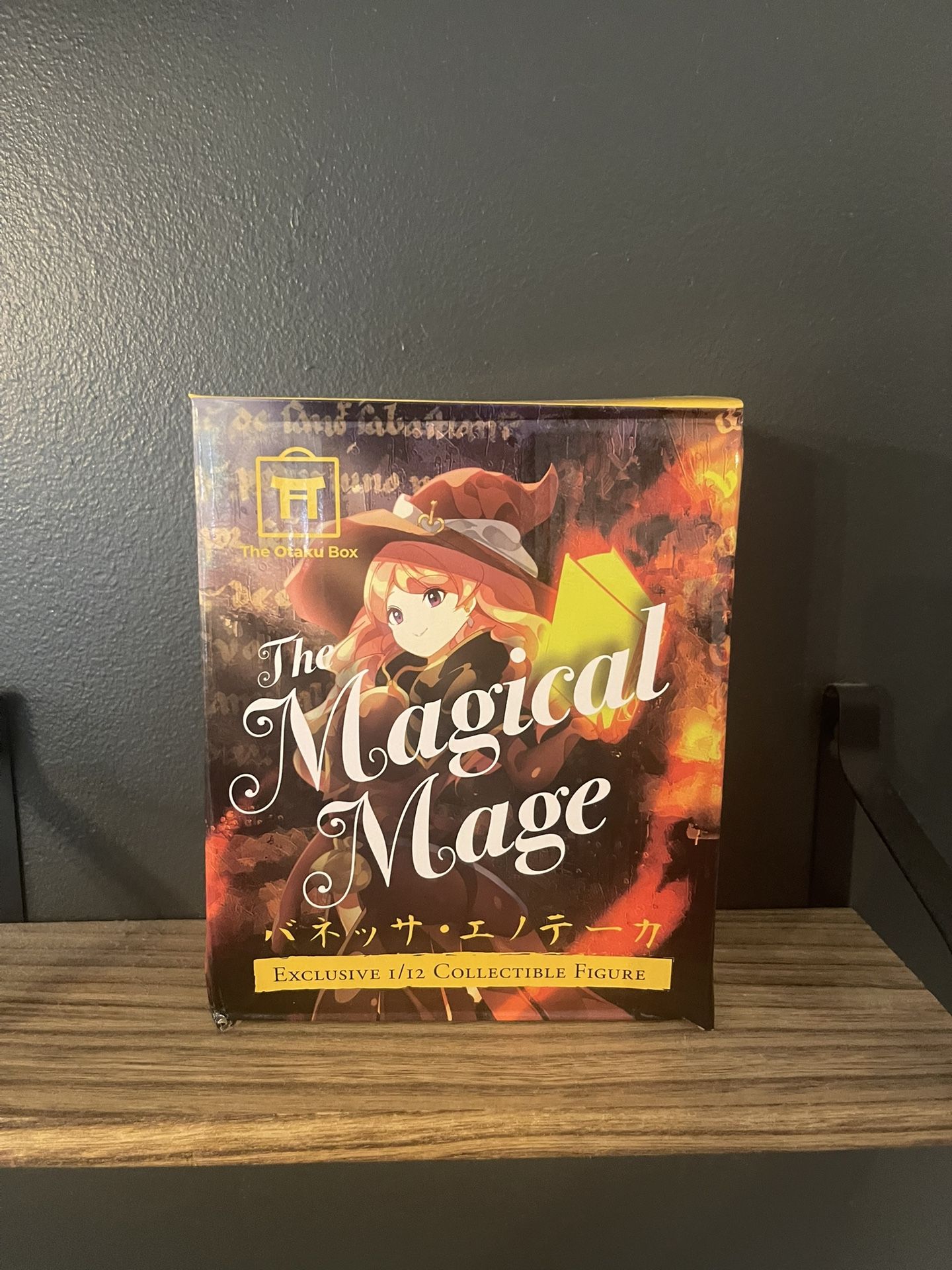 Vanessa Enoteca Figure