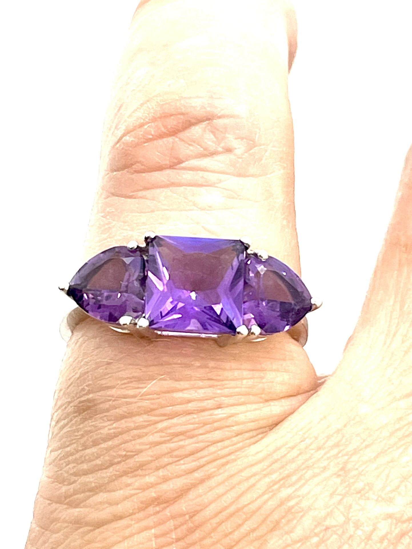 18k 289ct Amethyst 3-stone Ring
