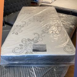 Twin size mattress / Colchón