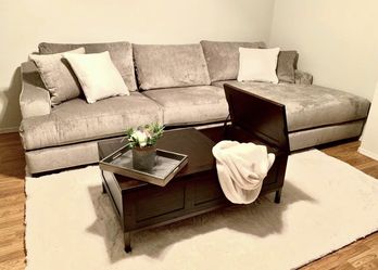 Living Spaces Lodge 139” Sectional Sofa Couch W/ Chaise
