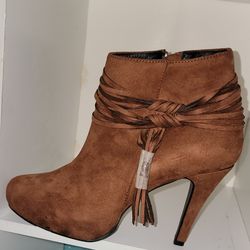 Madeline Suede Boots for Women Sz 6 $25