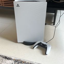 PS 5 Disc Edition - 825 GB With 2 Controllers 
