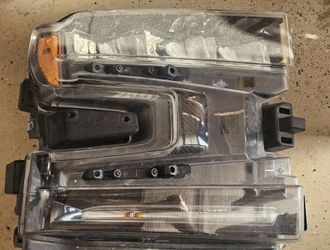 SILVERADO RIGHT HEADLIGHT OEM 2020