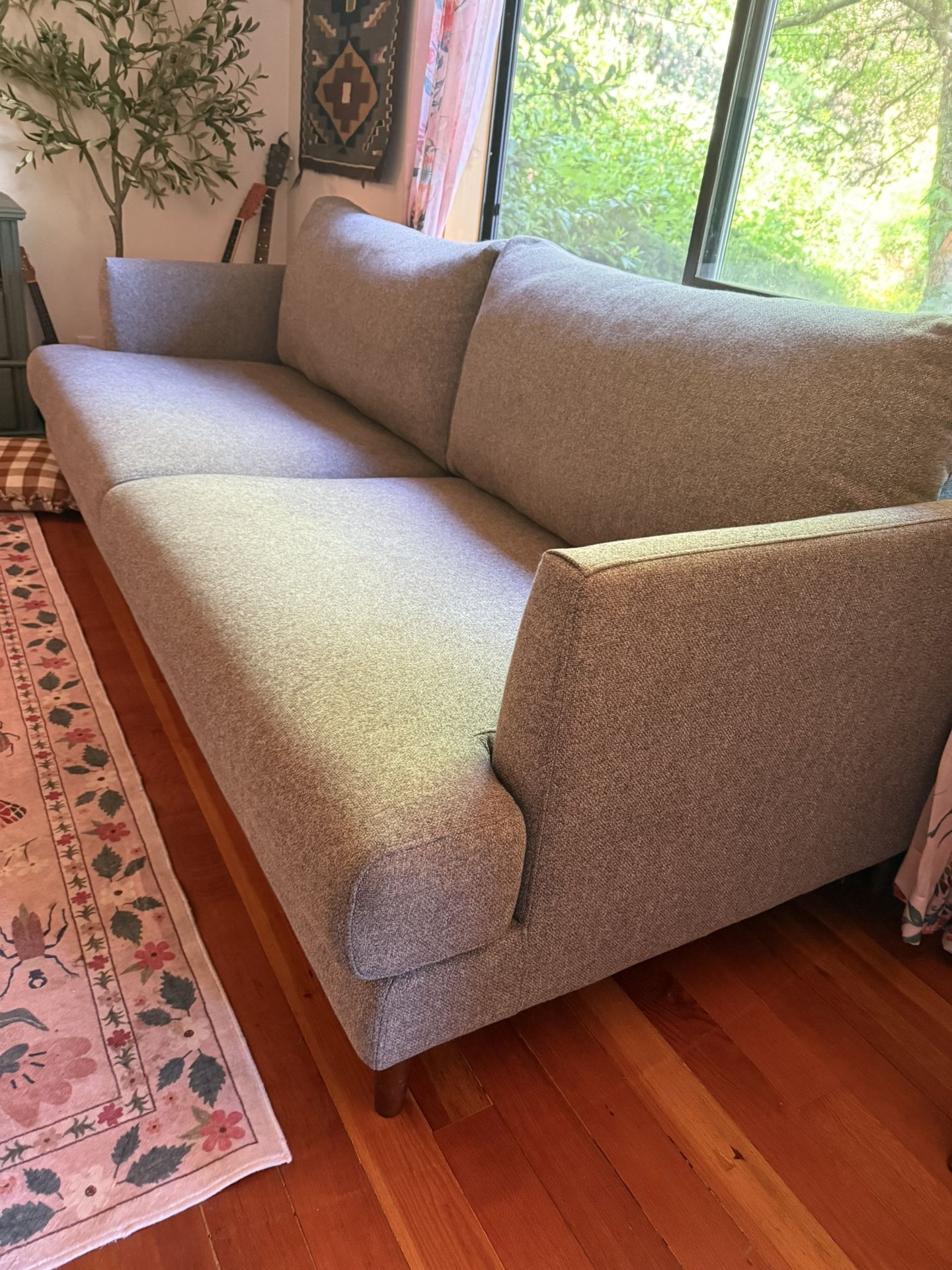 Beautiful Quality Sofa! (extra deep) 