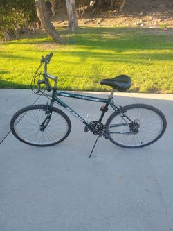 Magna Glacier Point 15-Speed Mountain Bike — 26" — rides
