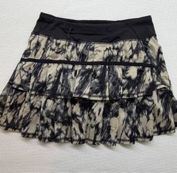 Lululemon Women’s Athletic Skirt Size 4 Black Gray Print