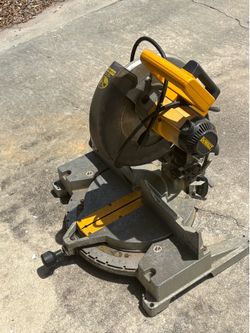 DeWalt compound mitre saw