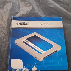 SSD CRUCIAL 256 GIG BRAND NEW