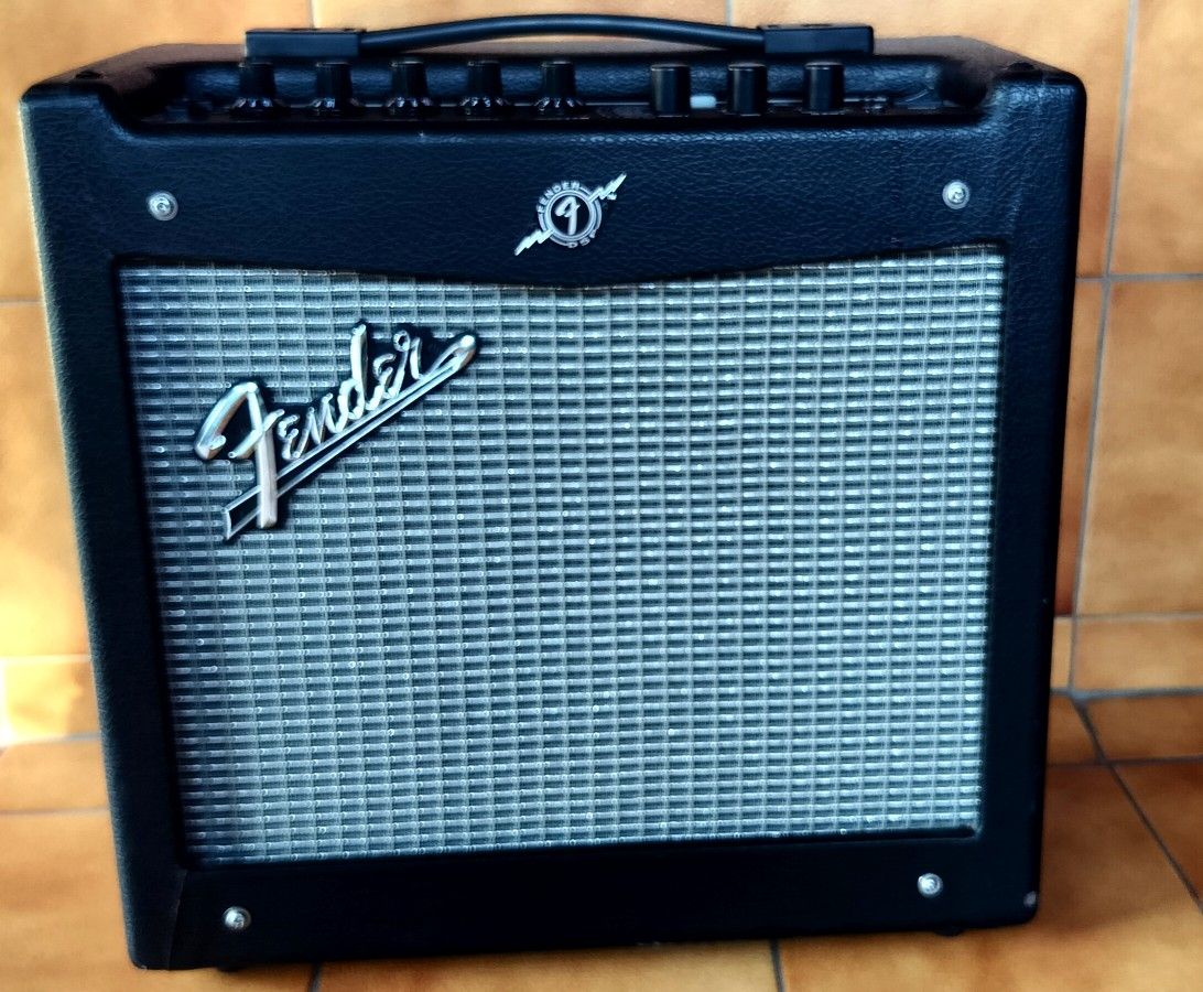 Fender Mustang I (V.2) Digital Electric Guitar Amplifier 