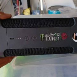 Skull Candy Terain XL bluetooth speaker (Monster Edition) RARE