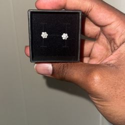 1ct Flower Earrings