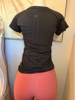 Lululemon top size 4 (black)