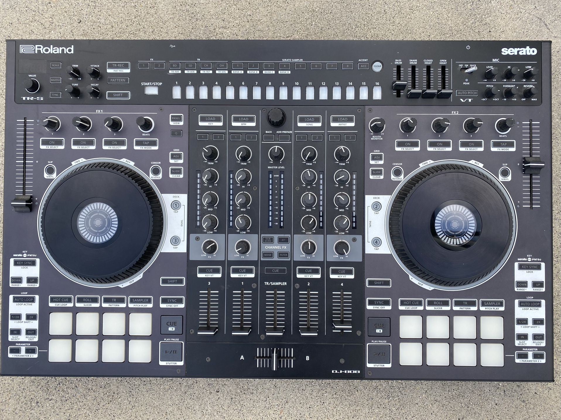 Roland DJ808 DJ Controller