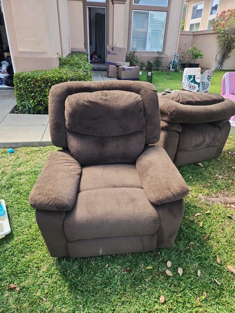 2x Free Recliner