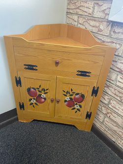 Corner cabinet