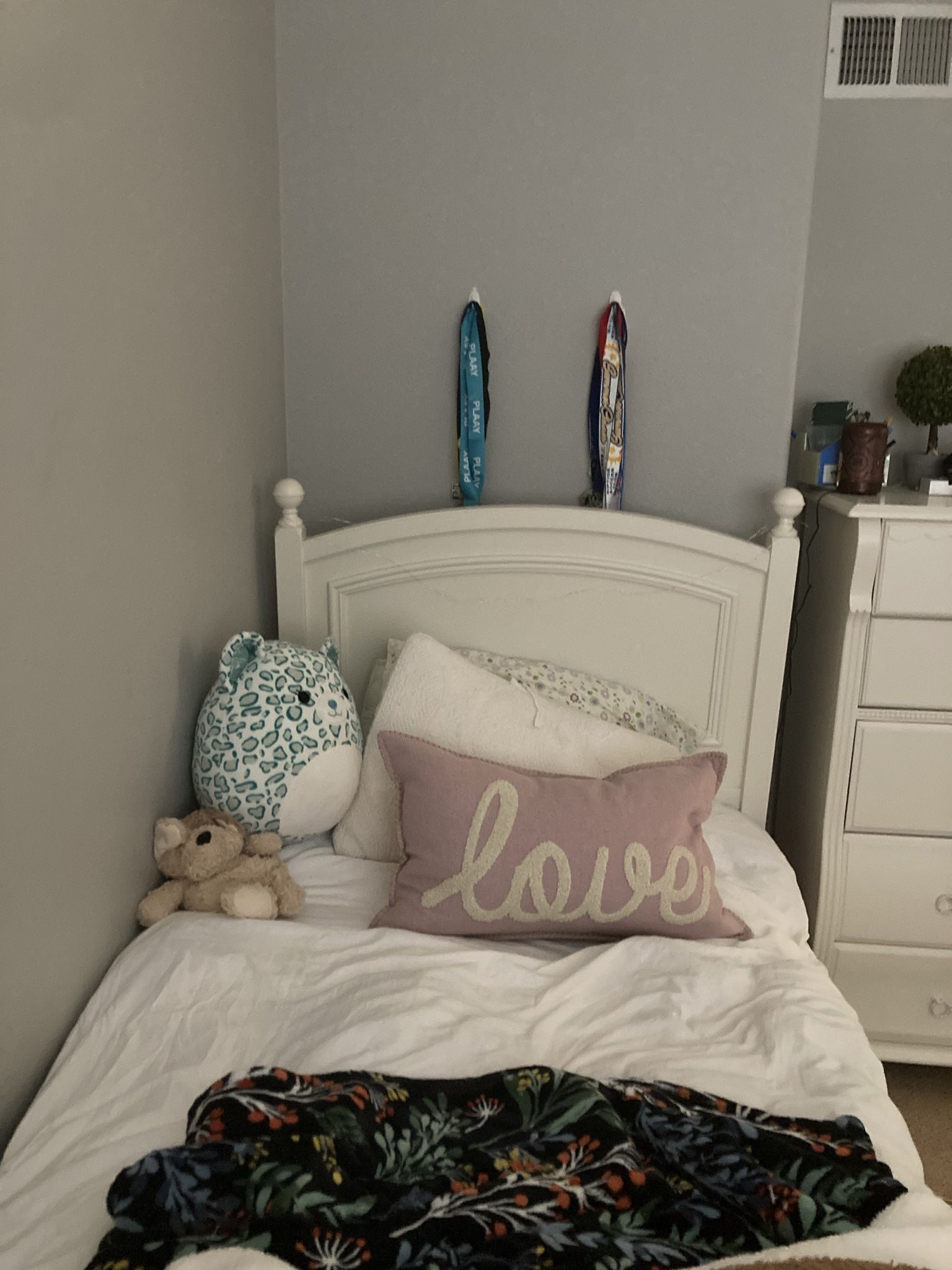 Girls Bedroom With Matress - White