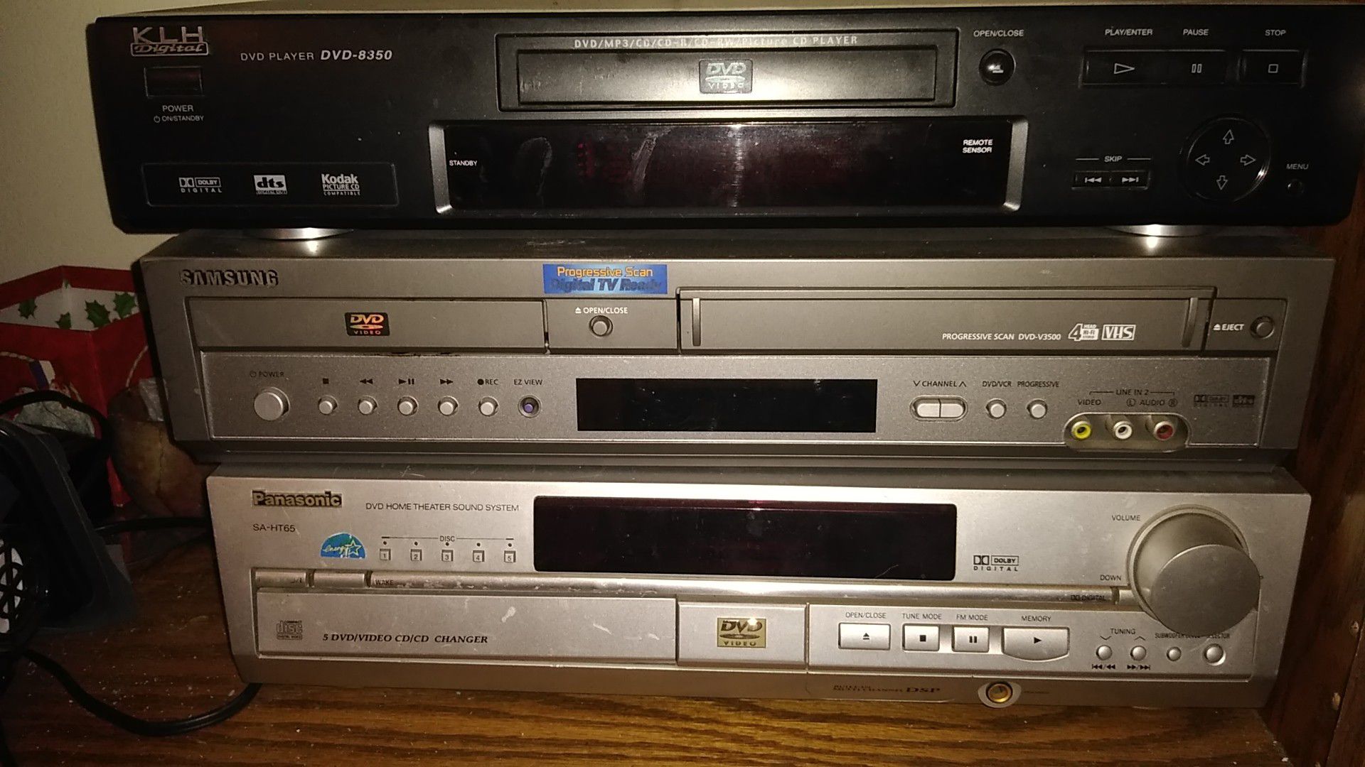 KLH, SAMSUNG, PANASONIC DVD PLAYERS 1 IS VHS/DVD,1 IS 5 DISC CHANGER,1 IS DVD,MP3,CD,CD-R,CD-RW,CD-PICTURE all in working order,good condition as is