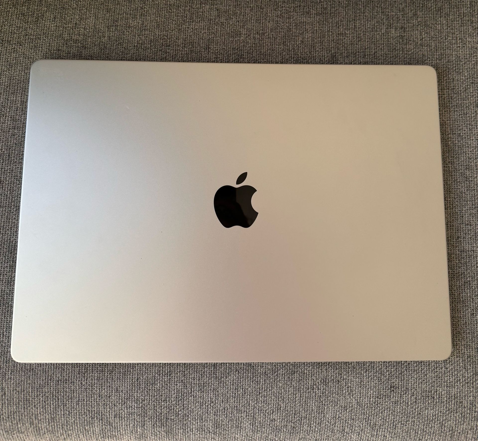 Apple - MacBook Pro 16" Laptop - M2 Pro chip - 16GB Memory - 512GB SSD - Silver