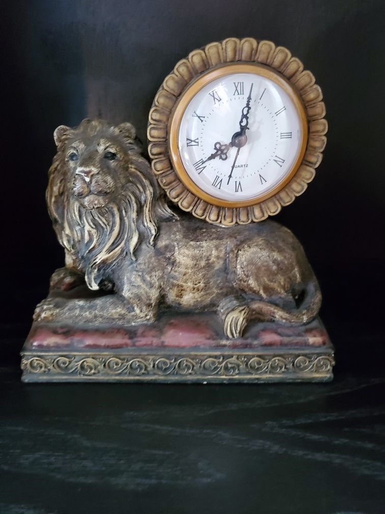 Lion decorative sculptures