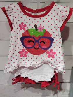 Girl's Berry 2pc Outfit $4 (One Available In Size 18 months)