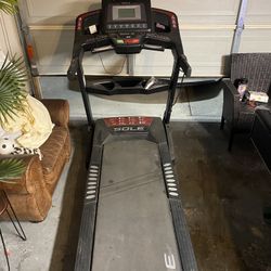 Sole F63 Treadmil