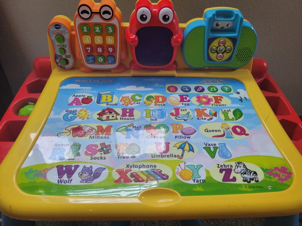 VTech Touch & Learn Deluxe Activity Desk, Three-in-one Desk Easel & Chalkboard