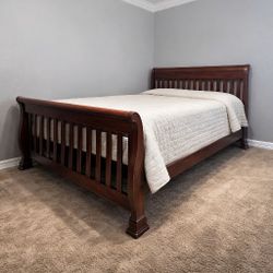 5pc  Full Bed Solid Wood Bedroom Set