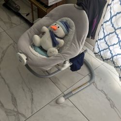 Baby Cradle From Graco Great Condition 