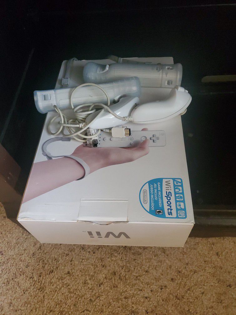 Wii With 2 Controllers