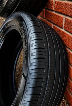 Vendo un par de llantas medida son 235/50/R19 son marca Hankook Kinergy GT