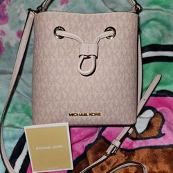 Michael Kors Suri Small Bucket Bag Crossbody