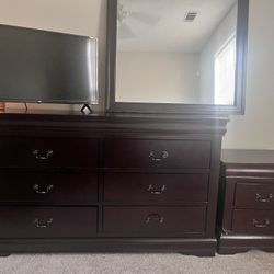 Dresser/Night Stand & TV For Sale