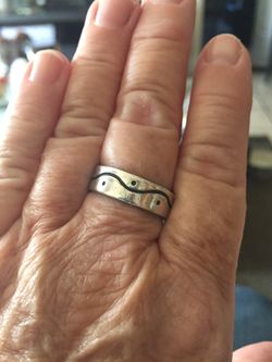 Sterling ring. 8.5-9