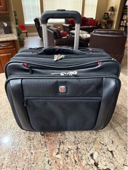 Wenger Swiss Gear Comp-u-roller 2 Wheeled Computer Carry On 17" Laptop Bag Brief great condition