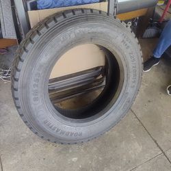 225/70r19.5 Tire