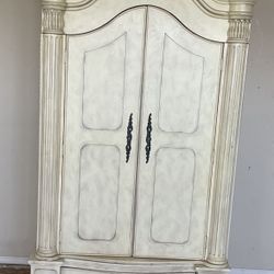 Armoire $150 