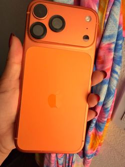 Apple iPhone 17 pro max in Orange