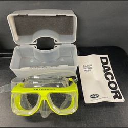 Dacor Integra Scuba goggles. Yellow diving mask with case. 
