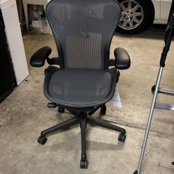 Aron Task Chair