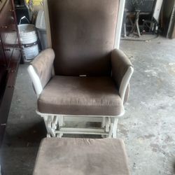 Rocking chair with ottoman