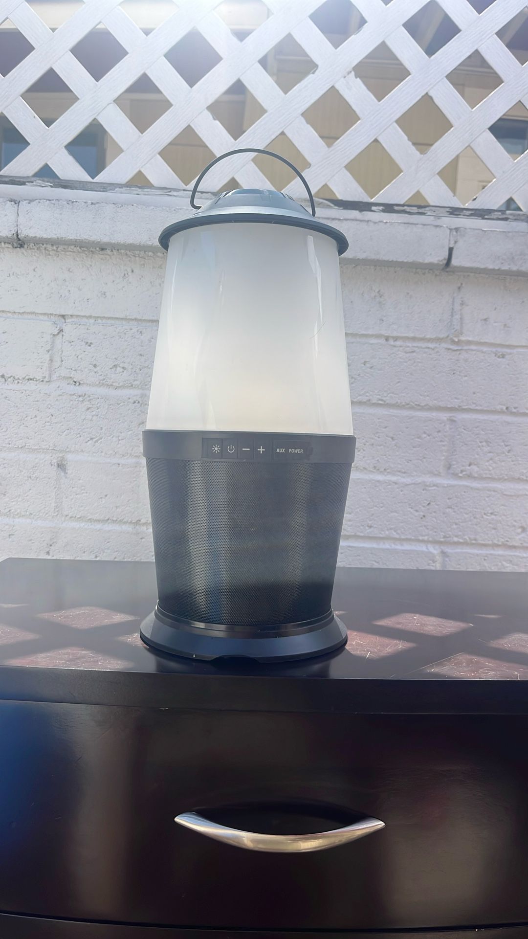 Bluetooth speaker condition, light color