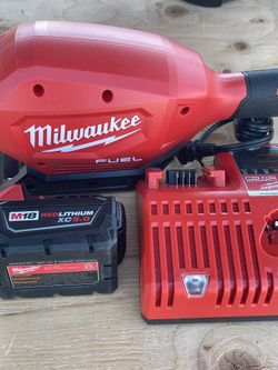 Güiro Milwaukee  Cargador Y Batería 