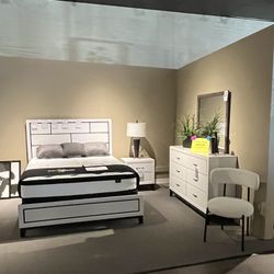 Queen Bed, Dresser, Mirror And Nightstand 