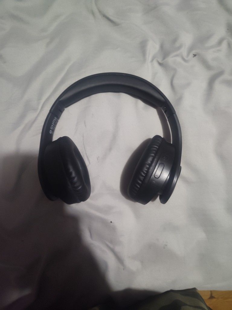 Only Used 2 Times Noise Cancelling Headphones With Off And On Button Very easy To Use 